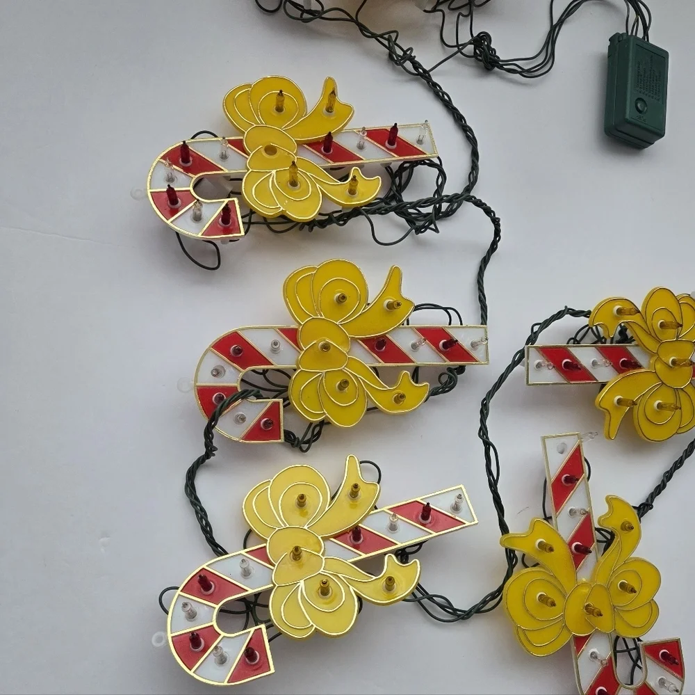 Grandelite Co.Festive Candy Cane String Lights